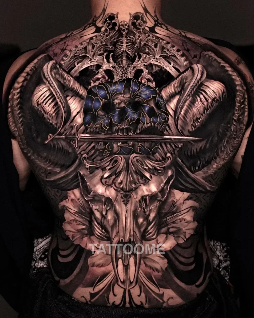 블랙앤그레이 등판 - haarlem_tattooer 1