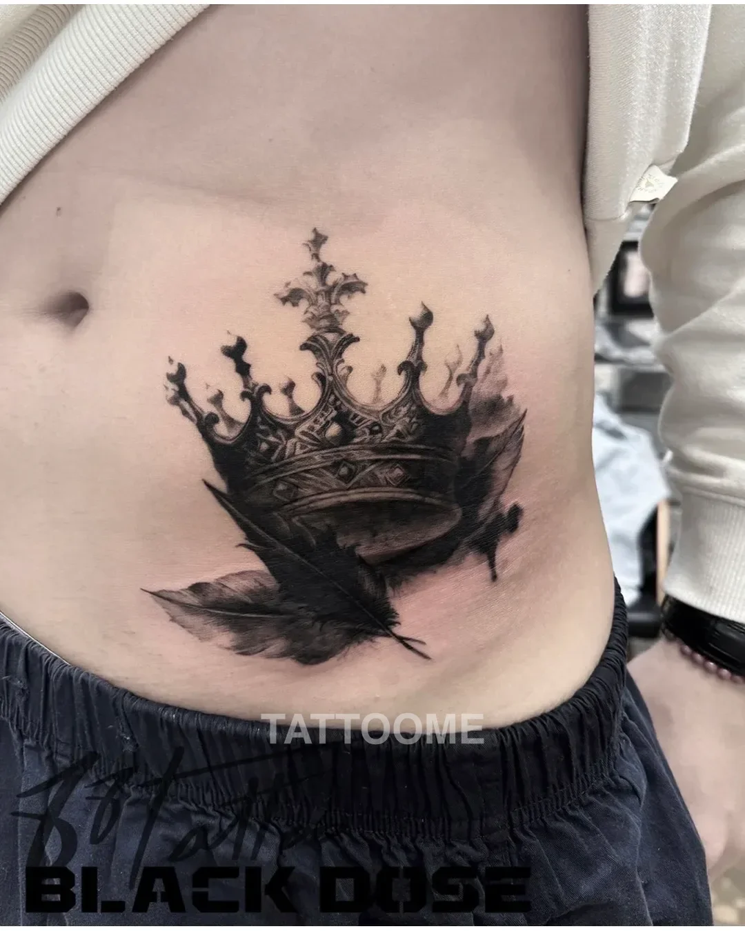 블랙앤그레이 왕관+깃털타투 - 88_tattoo