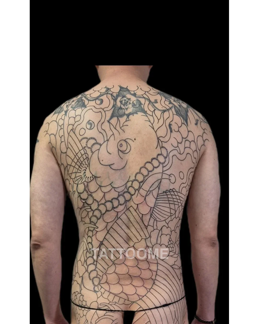 잉어 흑백 커버업 등허벅지 커버업 전/후 - tattooist_yuye 커버업 전